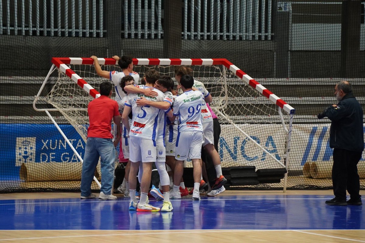 ClubCisneBalonm's tweet photo. 👑 H𝐞́r𝐨e @abian_ro 🙌
#VamosCisne | #DHPM | @RFEBalonmano https://t.co/yyZzenh0j0