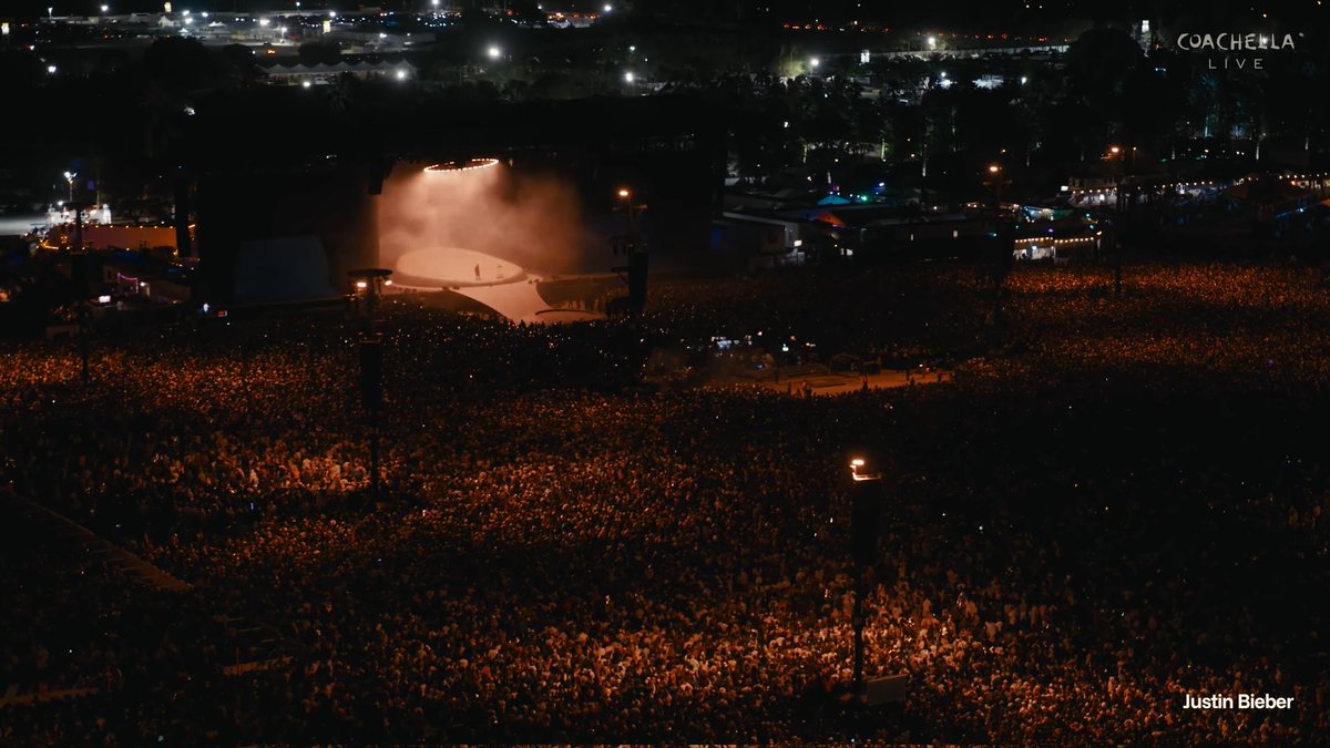 ended_everyone's tweet photo. “justin bieber fell off years ago”
meanwhile justin bieber at coachella
#bieberchella https://t.co/VKdwj4uuy1