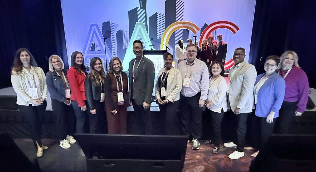 Team JJC is in Seattle this weekend for the annual AACC conference celebrating the entire movement we started in 1901! 😉 @comm_college ⁦⁦<a href="/JolietJrCollege/">Joliet Junior College</a>⁩ ⁦<a href="/DrPollard_AACC/">Dr. DeRionne Pollard (she/her)</a>⁩ WOW what a way to kickoff the conference 🤯😳😱