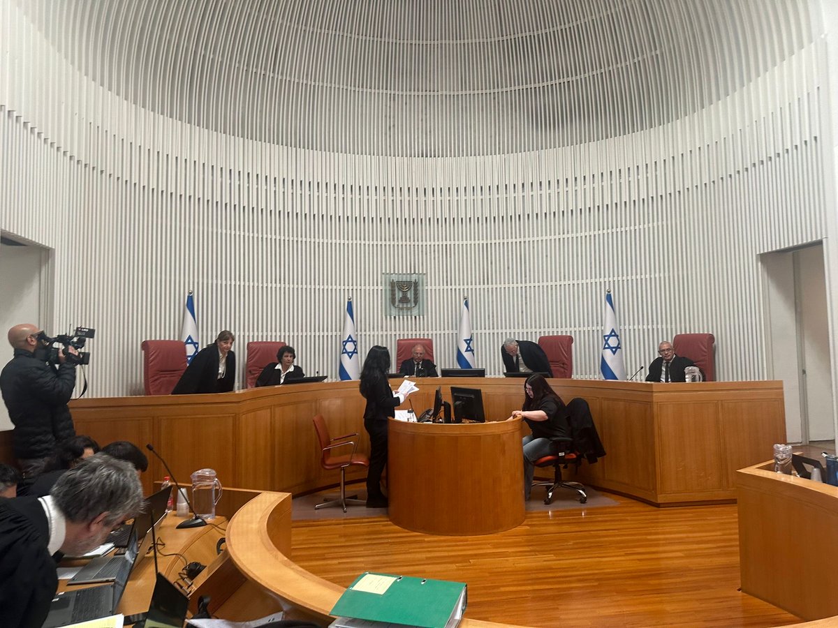 אימהות בחזית tweet media