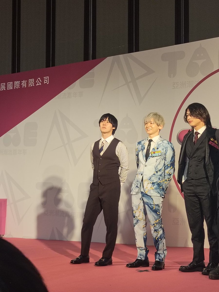 Ku03285200918's tweet photo. 我的視線完全離不開林太一
舉手投足都好好看...(⁠´⁠；⁠ω⁠；⁠｀⁠)
（​太一くんがかっこよすぎて、つい沢山撮っちゃいました…！見てもらえたら嬉しいです😭💖）
@dekkai_chimpo 
@AduoEvent 
#林太一 
#阿朶企画 https://t.co/ulcCjWYvbG