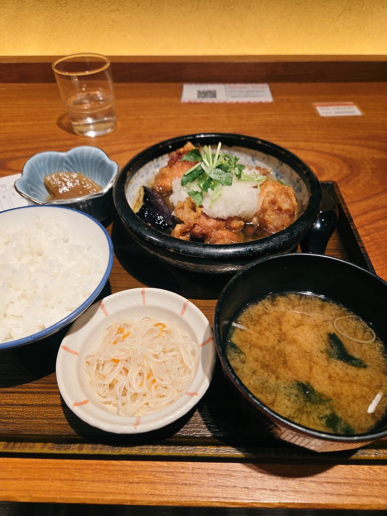 お昼のタイミングで渋谷の日は
ここが好き…♡

カウンター席があってお一人様にも優しいし、フリーWi-Fiあるのも助かる！