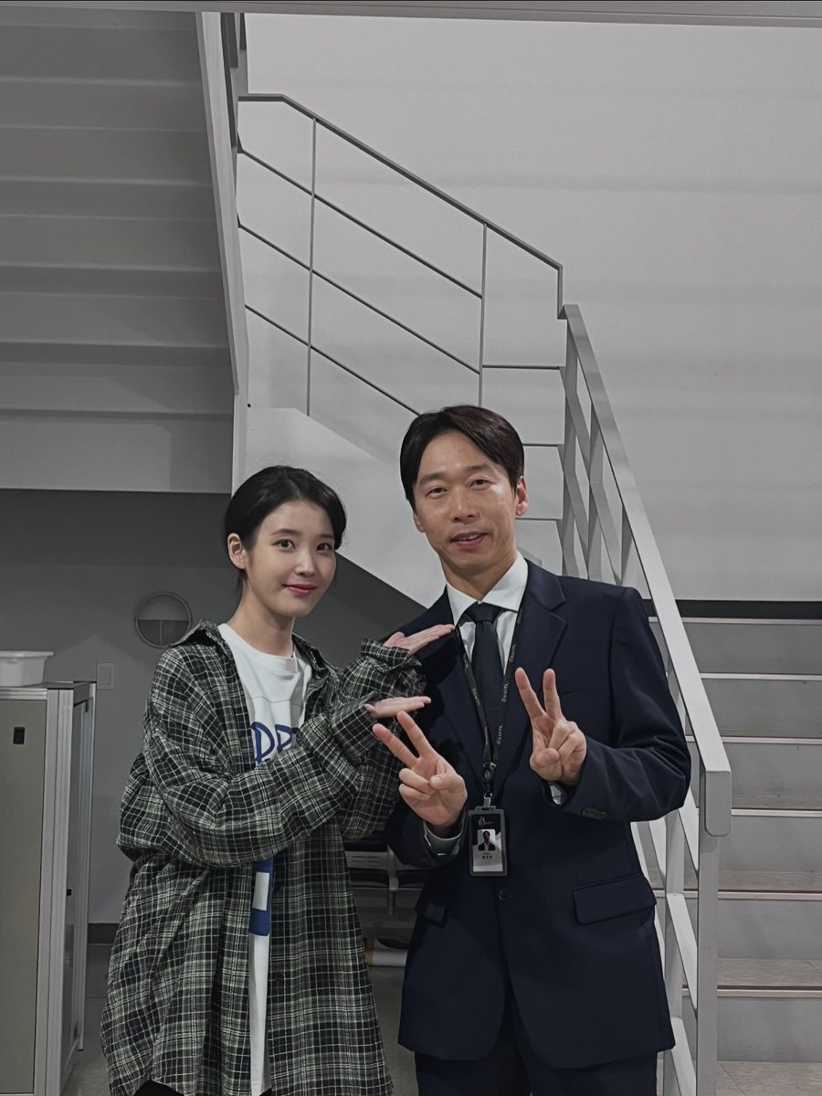 아이유 에델바이스 tweet media