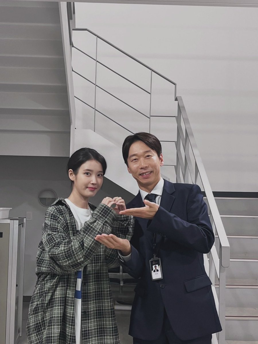 아이유 에델바이스 tweet media