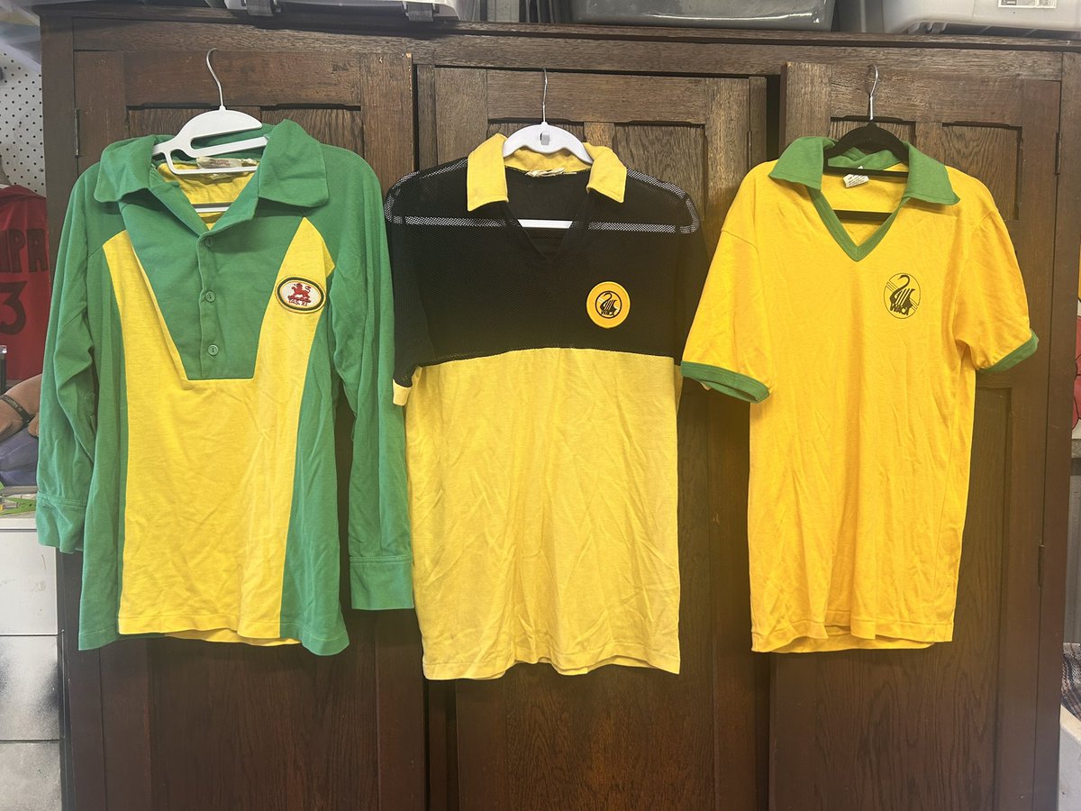 RedbackJim's tweet photo. Retro State cricket clothing
#SheffieldShieldSunday https://t.co/gNjCVcxqah