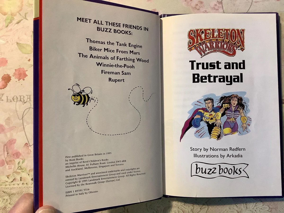 WatsonsVintage's tweet image. NEW LISTING - A Fun, Nostalgic #giftidea for a #SkeletonWarriors Fan. RARE Vintage 1995 Skeleton Warriors - Trust and Betrayal Book in Hardback - No 1 in Buzz Book Series - Birth Year Gift etsy.me/420ScDs via @Etsy #VintageBooks #ChildrensBooks #1995Gift #AmericanTV