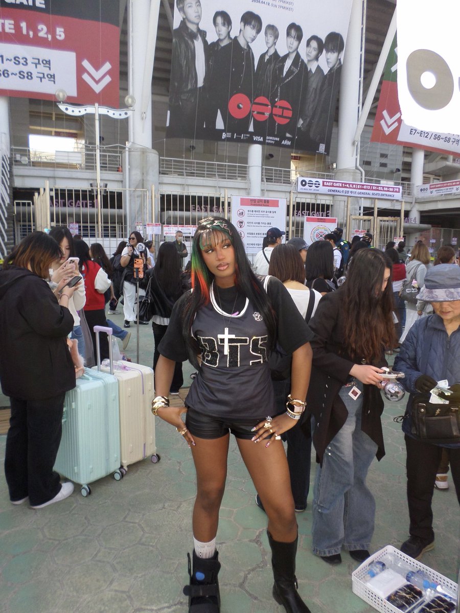 back of norias bob is seeing bts at goyang tweet media