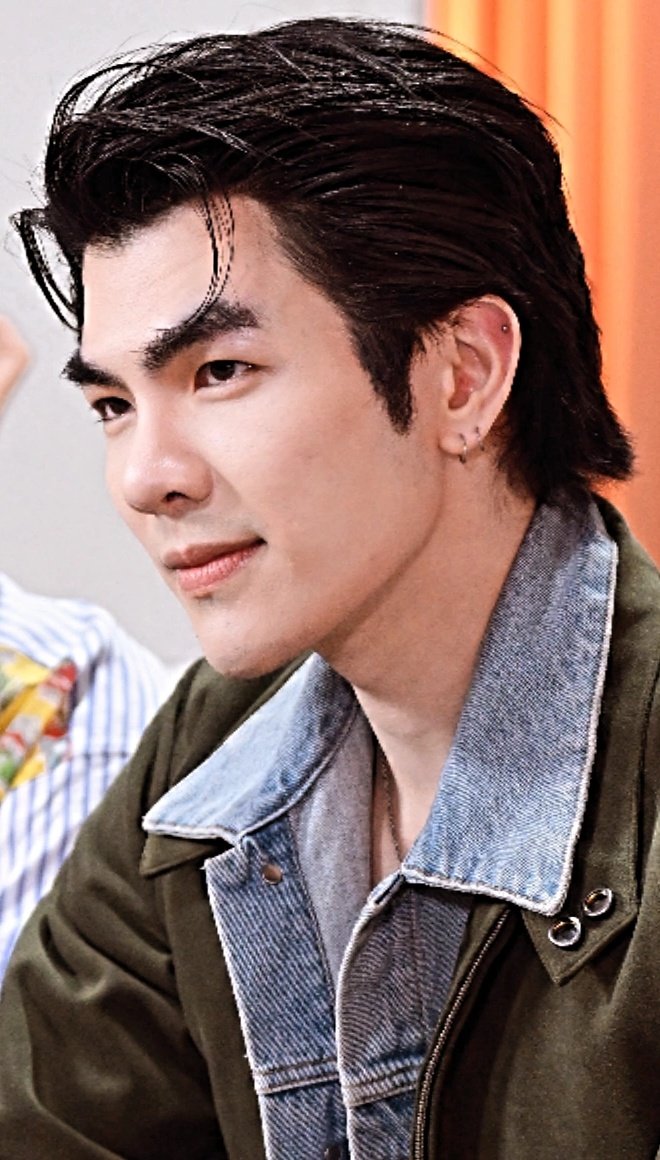 milephakGallery's tweet photo. 📸:💚💚💚
.
. Handsome Mentor 💚
Mile Phakphum,,
.
.
. #MilePhakphum https://t.co/YLWwgKNM5N