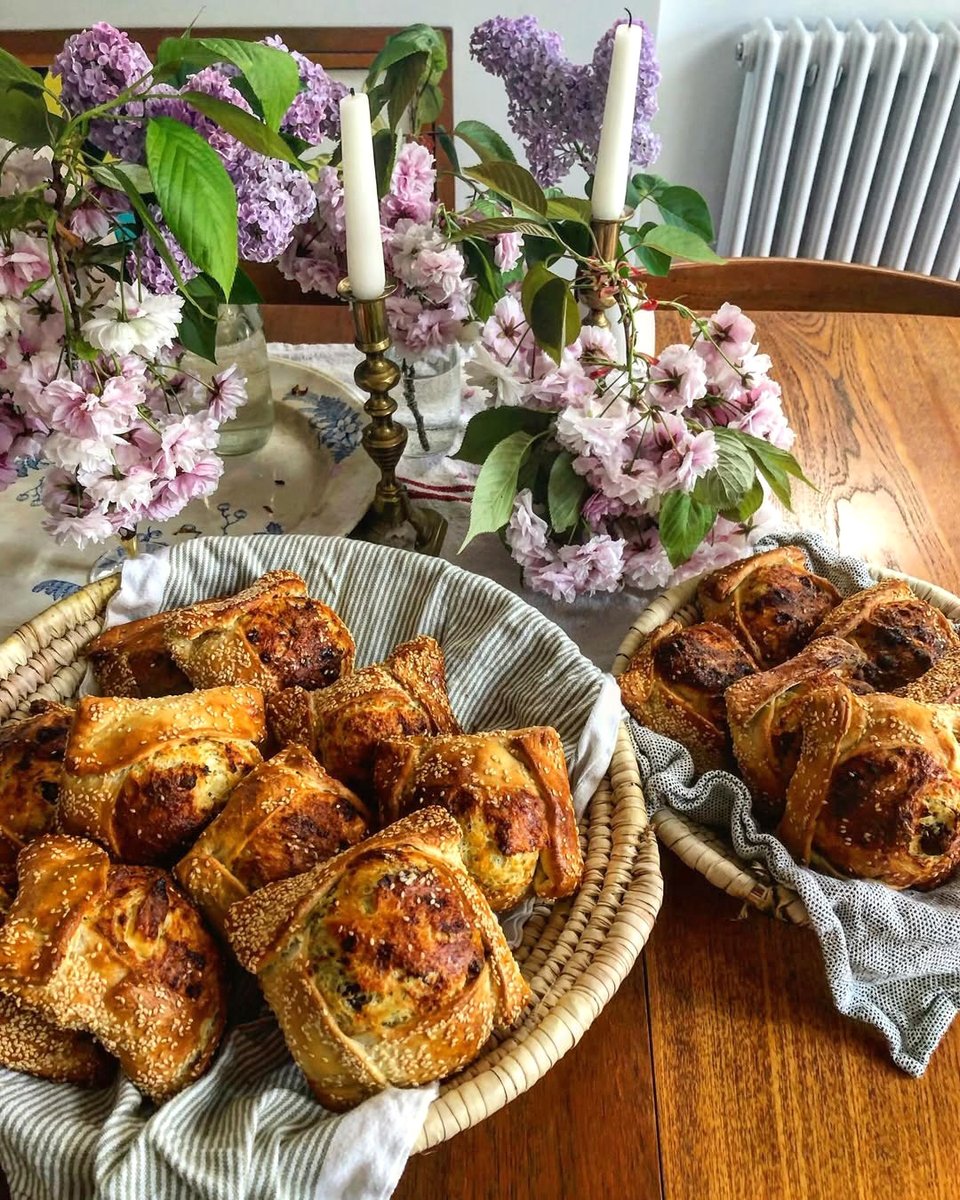 visitcyprus's tweet image. Easter Sunday in Cyprus 🇨🇾🔥
Souvla, flaounes &amp;amp; red egg battles 🥚💥Family time = the best time 💛
#VisitCyprus #Cyprus #HappyEaster
📷 IG georginahayden