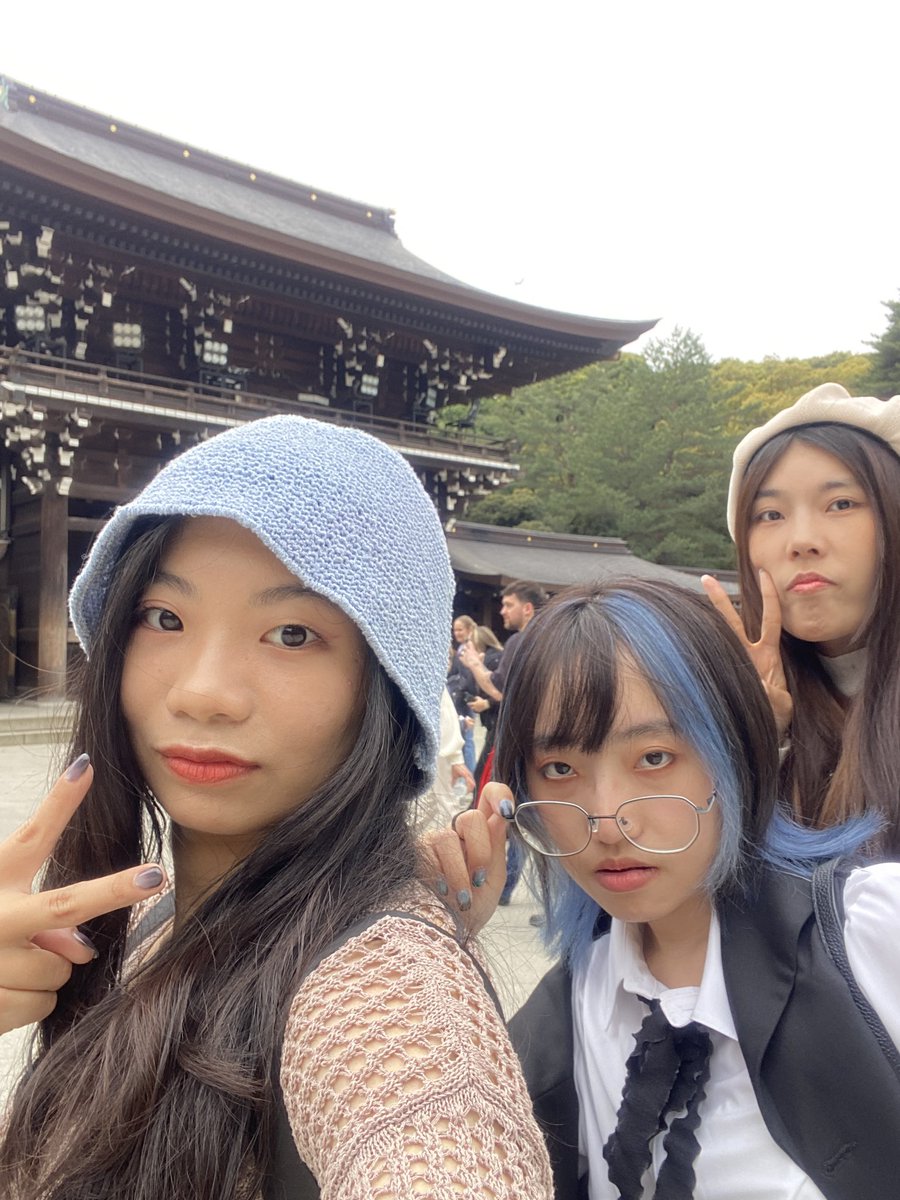 yoru5541's tweet photo. 4月5日・明治神宮

人が多くて、あのとき階段で転んじゃって、足がめっちゃ痛かった_(:3 」∠)_
ちゃんと歩くのも大変だった。

明治天皇にお願いしたら、次の日ちょっと良くなった気がする。
まだ少し痛いけど、だいぶマシになった。

これって天皇の力なのかな🤣 https://t.co/IpHBVJtjc2