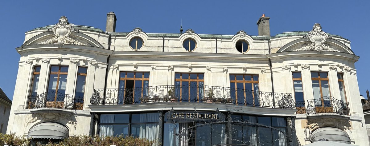 GmurHelen's tweet image. A #cold #grey #wet #Sunday in #Geneva #Switzerland 💦🇨🇭
10* degrees less than #yesterday #throwback beautiful #Morges #Vaud #Switzerland