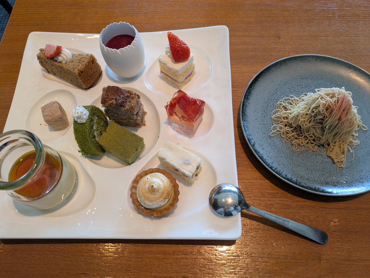 zero_04_05's tweet photo. 友達とブュッフェ
そしてスタバ https://t.co/spSkwK6cGR