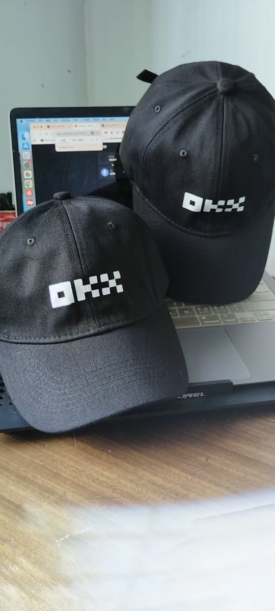 #web3 #okx周边 #meme #bnb #eth #sol 
行情无聊，抽两顶 #OKX 帽子送有缘人！
简单直接，点赞关注转发搞起！
72小时后抽奖！
P：邮费需自理，到付！