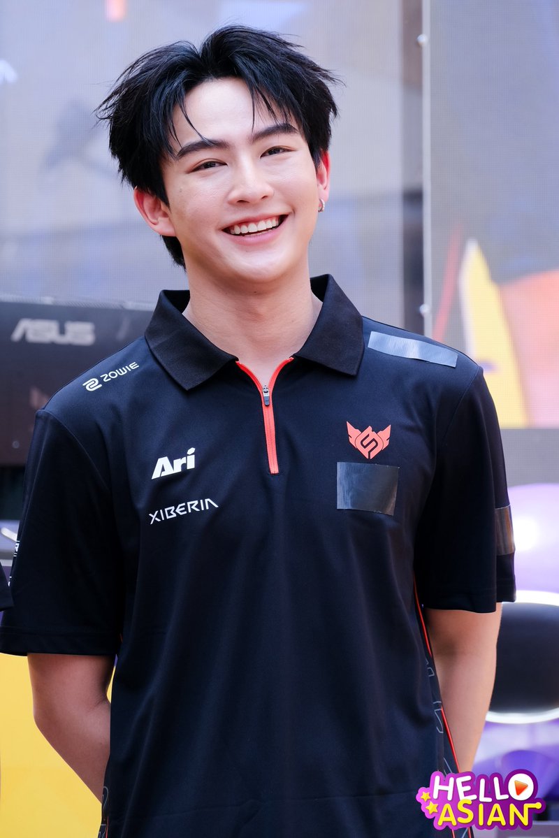 ยิ้มหวานมาก!! อยากซื้อคำว่าน่ารักให้น้องฮาร์ทคนเดียว~ 🩷🤏🏻

#HEARTchuthiwat 
#VALORANTTH
#VALORANTMahaSongkran2026
#VALORANTMahaSongkran2026xBUS
#BUSbecauseofyouishine