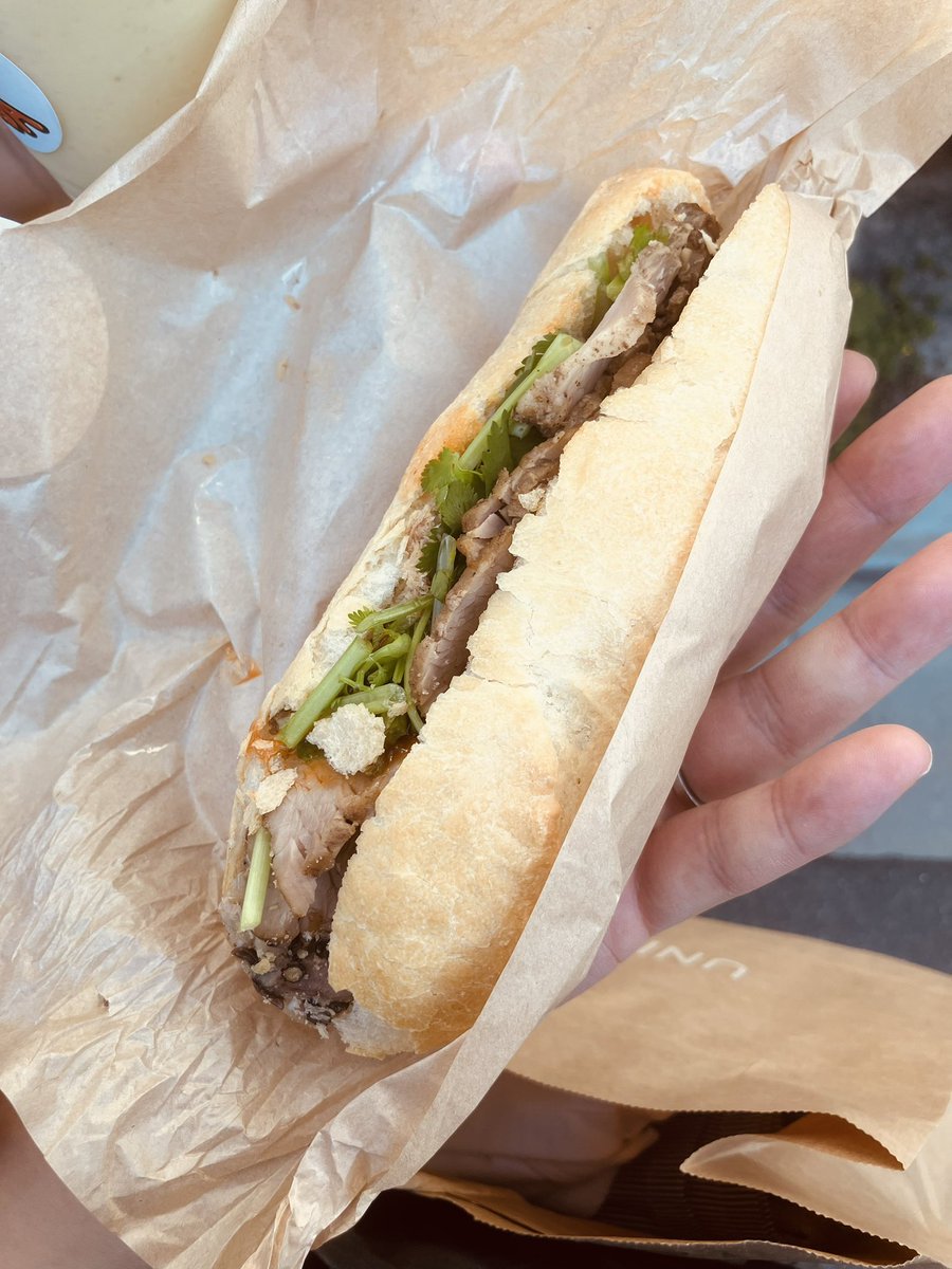 Kttt1276118Kttt's tweet photo. 下北沢に久しぶりに来たのでいつも行く
タコヤココ下北沢店
バインミーバーバーに
どっちも本当に大好きで結局他の店を開拓せずに終わる。美味すぎる🐙🥪 https://t.co/1ThwdB3xCB