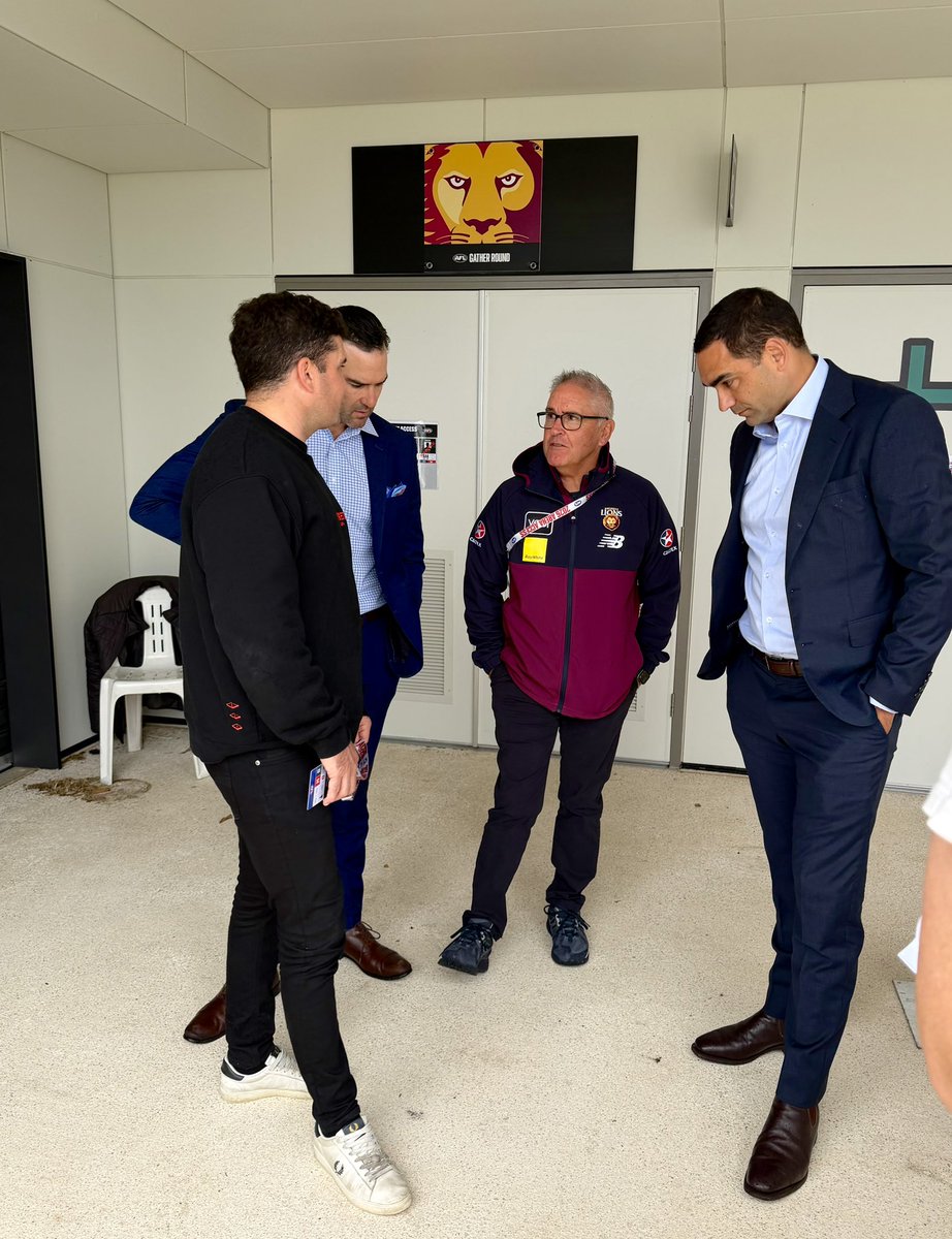 nickbbrown's tweet photo. Few snaps gathered from the round 🍷 🏉 https://t.co/QrtjobxD2e