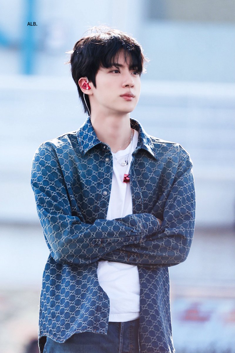 A LITTLE BRAVER 🐬 tweet media