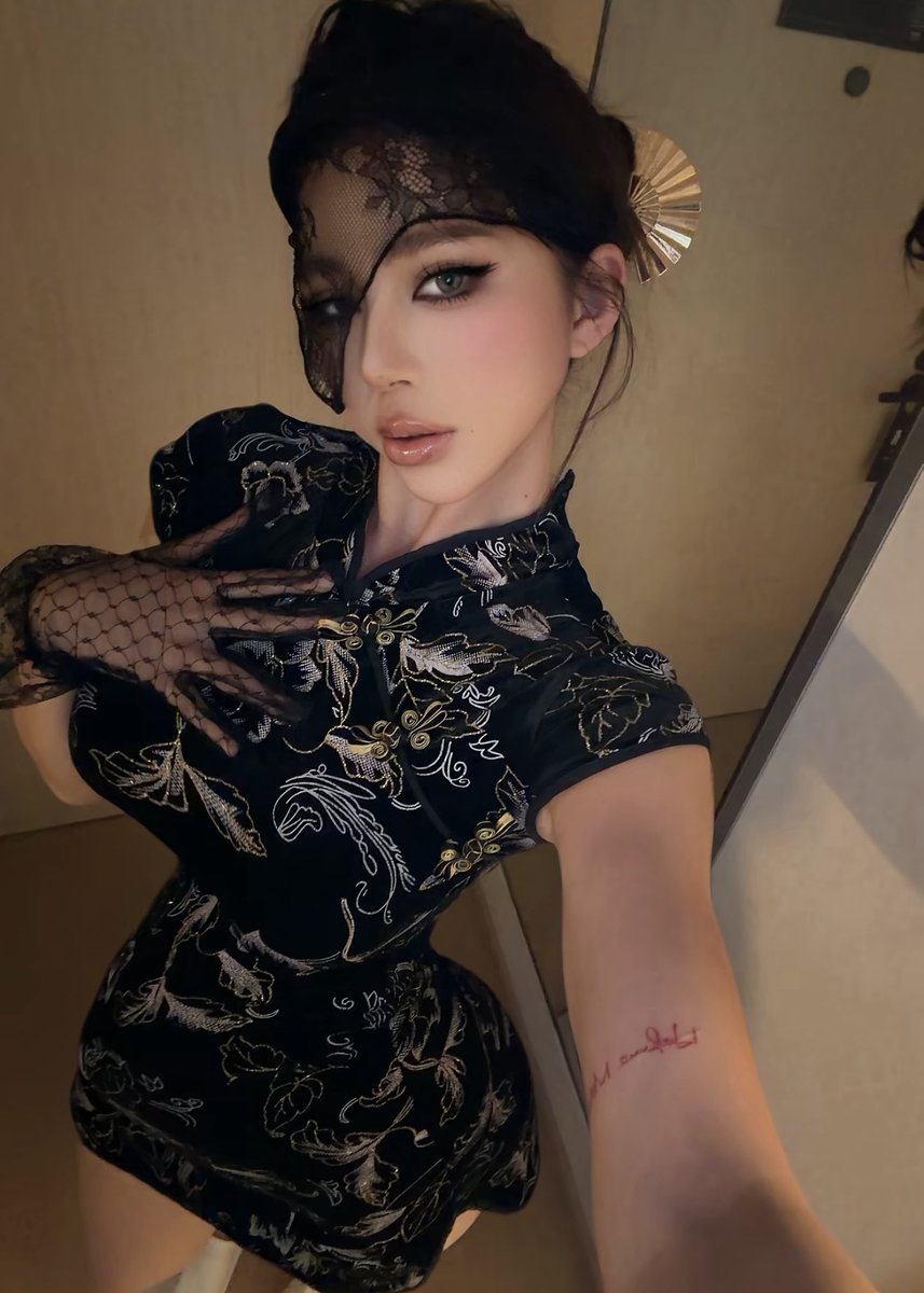 Jieen66's tweet photo. 出个差手机内存满了 https://t.co/fIxvVWAlXz