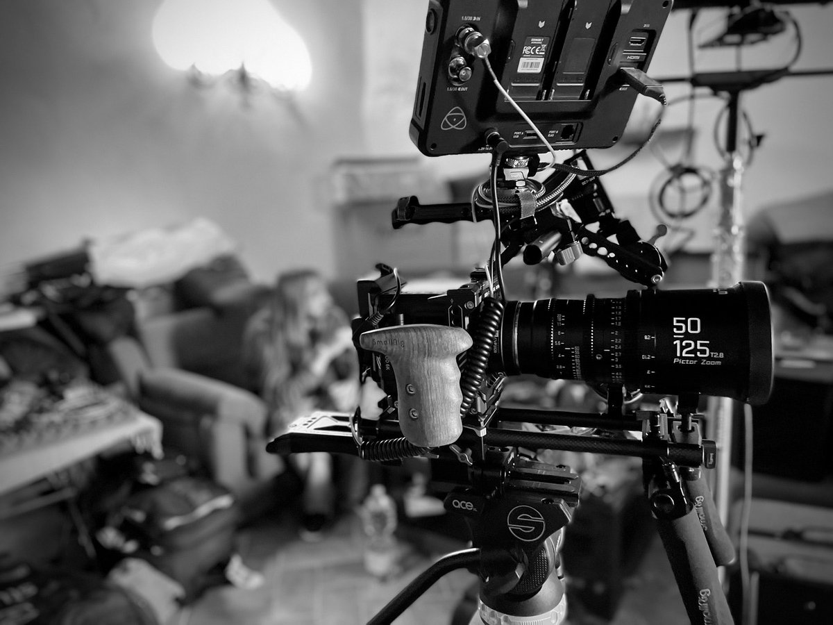 TakkeTwins's tweet image. Am Set 🎬🎥
.
#setlife #filmmaking #cameragear #blackandwhitephotography #takketwins