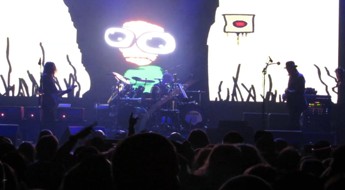 SurrealMediaFacts tweet media