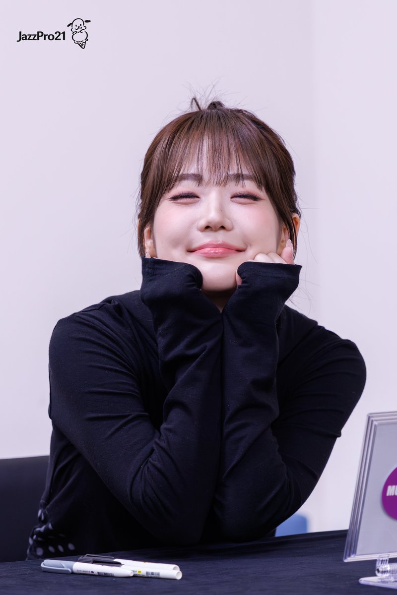 260410 Musicart 팬사인회  

귀여움

 #윤서연 #YoonSeoyeon #서연 #tripleS #트리플에스 #トリプルS