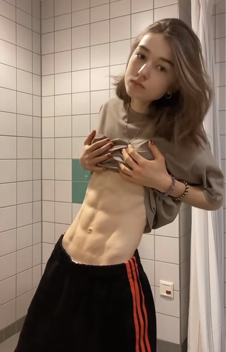 腹筋女子共有 tweet media