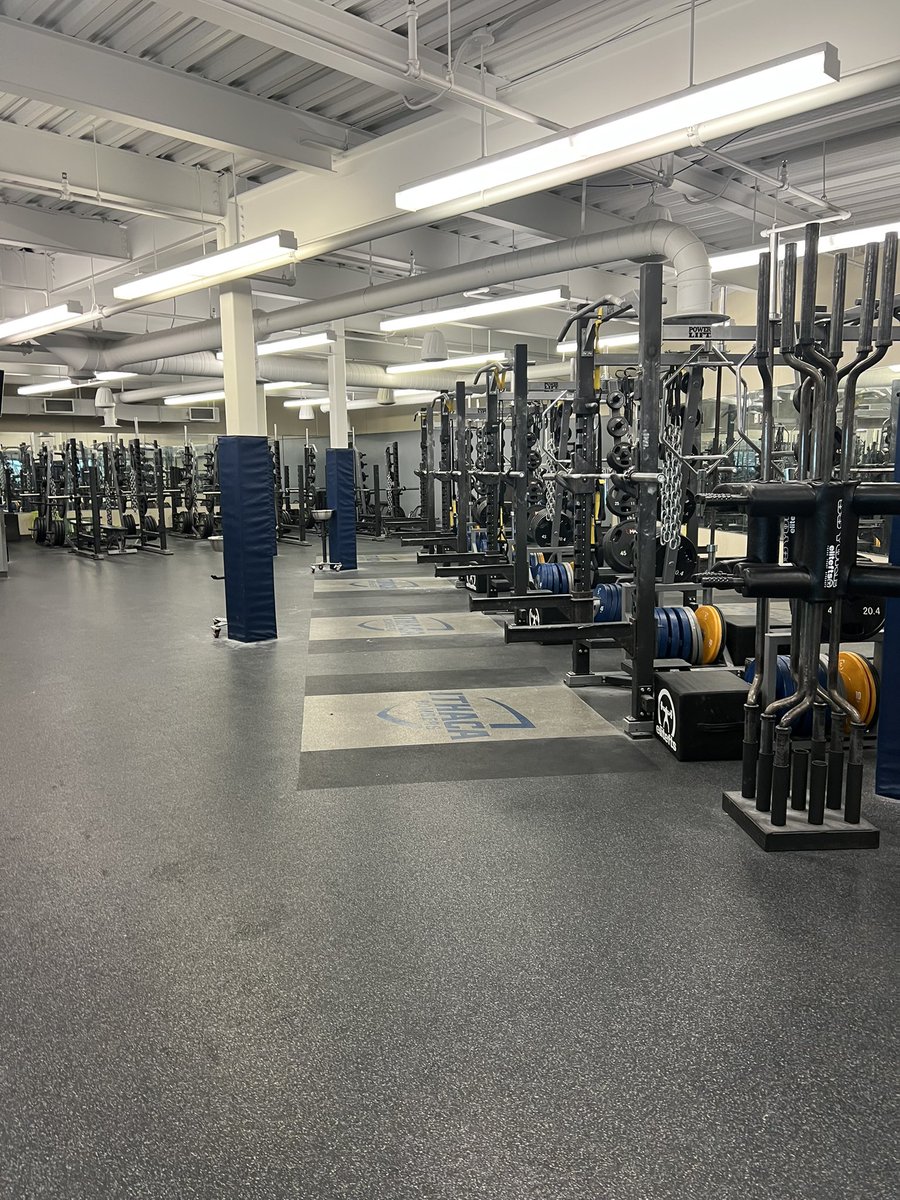 RobertHoss17's tweet photo. Great Junior Day visit at Ithaca College. Loved the energy and competitiveness of practice. Thanks @WillMargraff and the @IthacaBomberFB family for taking me in for the day. @rhoss14 https://t.co/RHwOgHviNf