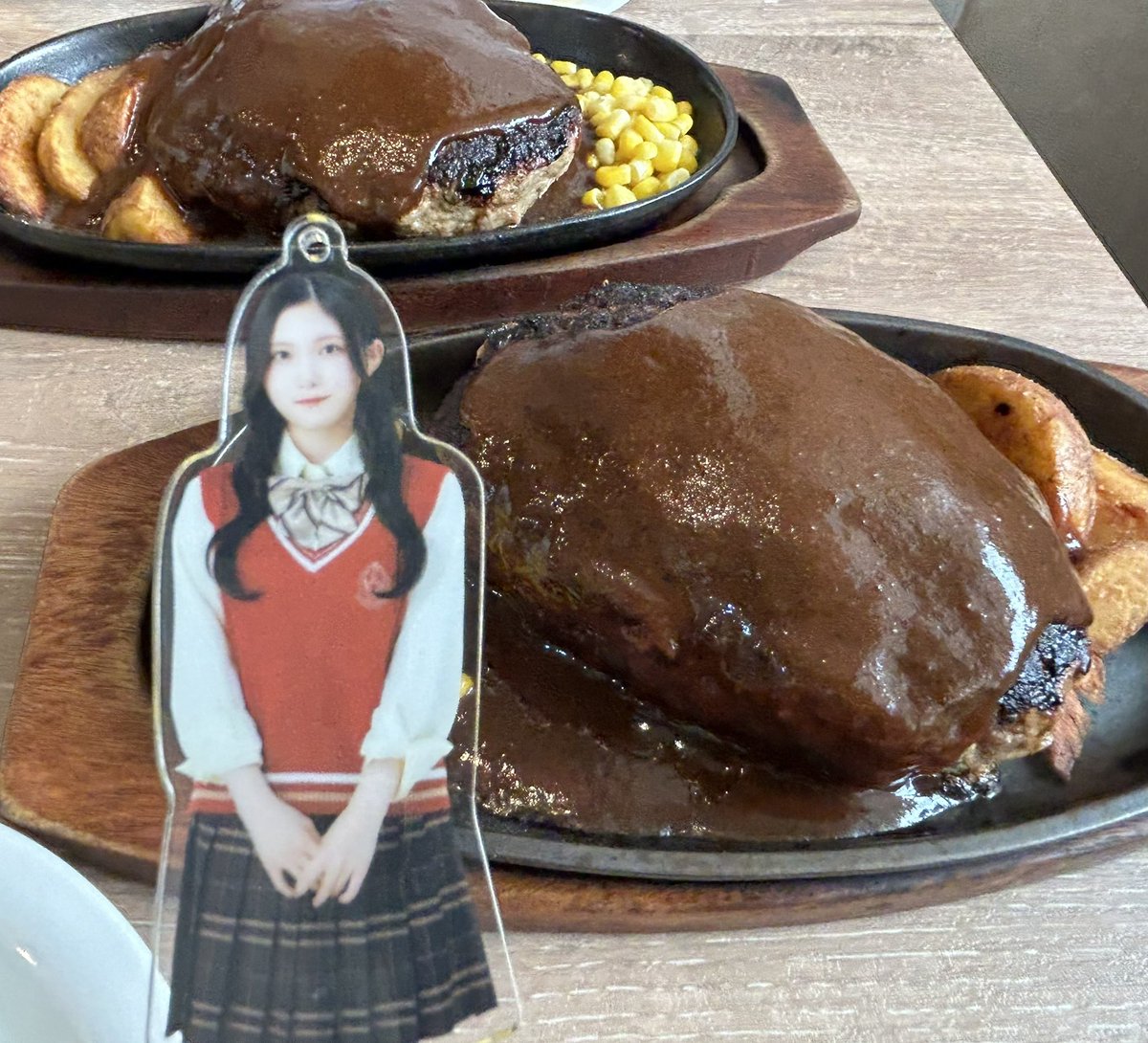 よねモン tweet media