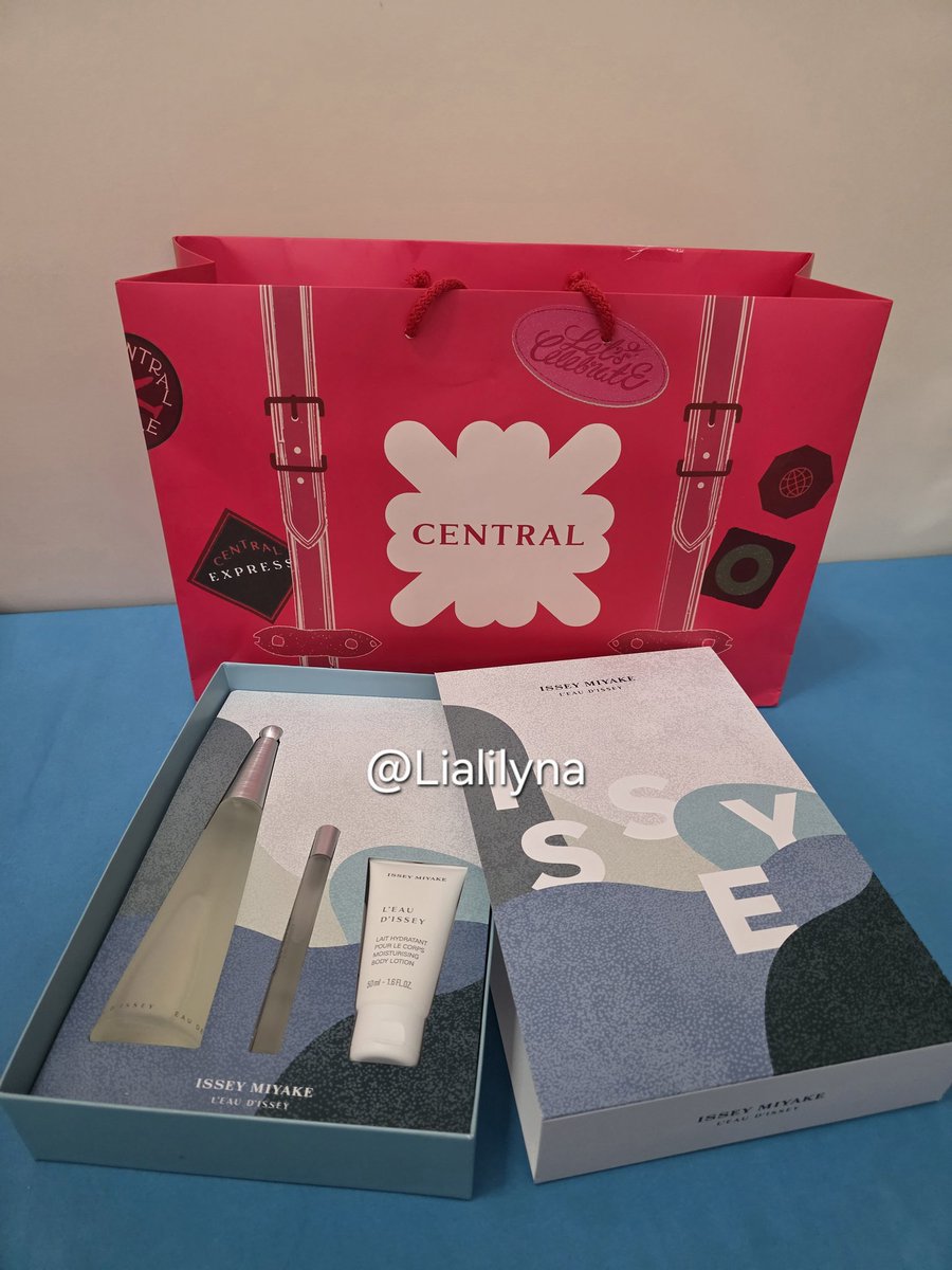 Lialilyna's tweet photo. ขายน้ำหอม มือ1
Issey Miyake 2025 
Happy Holiday Gift Sets  
ราคา 2,500THB รวมส่ง เพิ่มเติมได้ค่ะ

#ส่งต่อเครื่องสำอาง #ส่งต่อเครื่องสำอางค์ #ส่งต่อเครื่องสำอางมือสอง #ส่งต่อน้ำหอม #ส่งต่อสกินแคร์ #Issey #IsseyMiyake #ส่งต่อเสื้อผ้ามือสอง #ขายน้ำหอม https://t.co/QMbiohpNQF