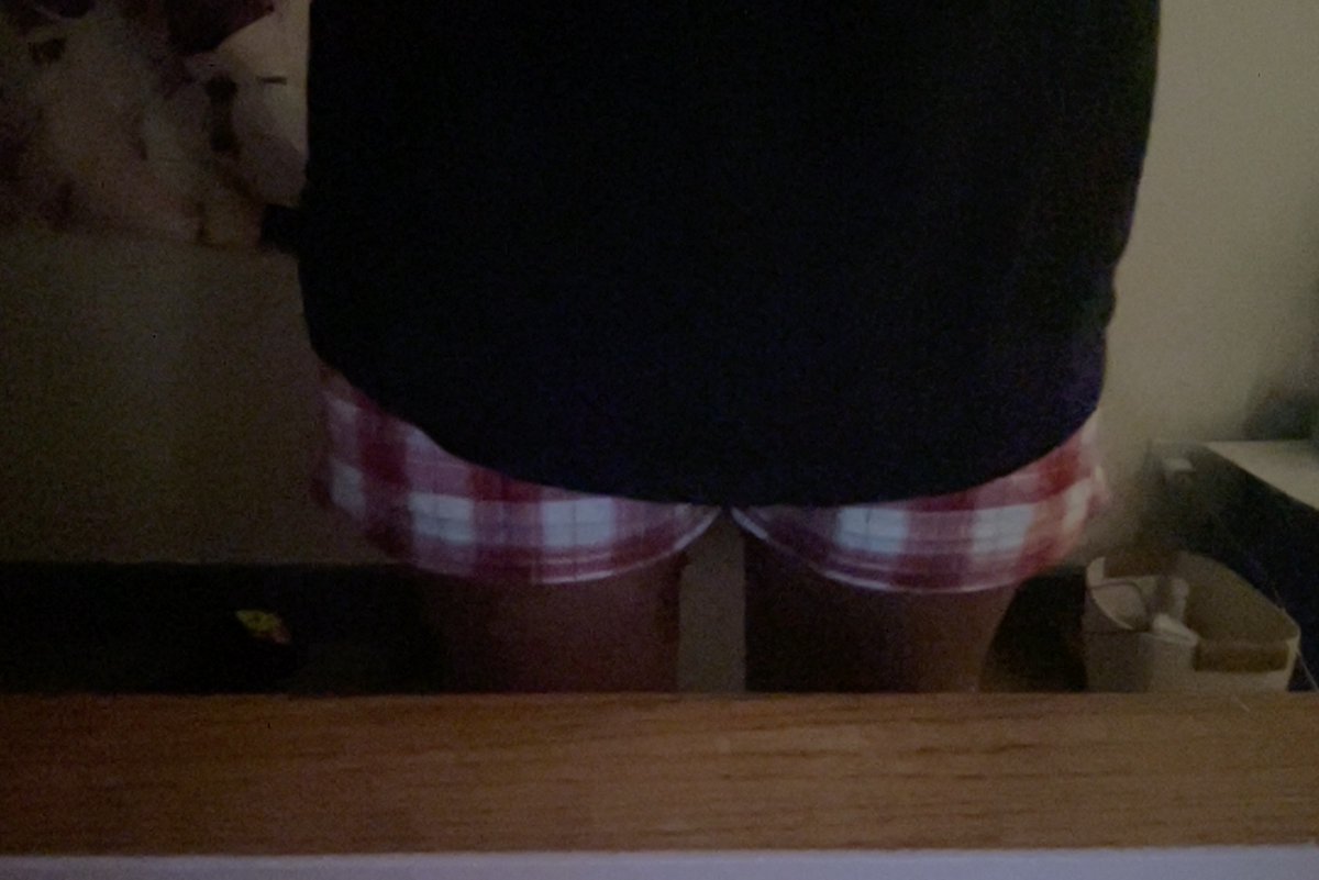 ak1r4meru's tweet image. my legs only look small on camera at this angle lol irl theyre fat and i dont have a thigh gap at ALL

#bc #edtwt irls Dni ok?