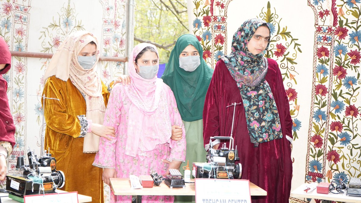 GujarShabnam's tweet photo. Kunan Poshpura, Kupwara is rewriting its story with resolve & reform. 🌱 3 lakh trees, women led livelihoods under #FLOWK, health initiatives & a united #NashaMuktBharat pledge driven by people, powered by determination. A true model of grassroots transformation. https://t.co/zYtQeOVUGI