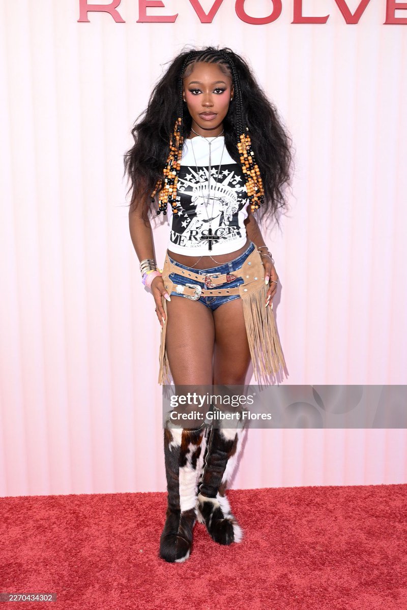 𝗔𝘆𝗻𝗶 tweet media