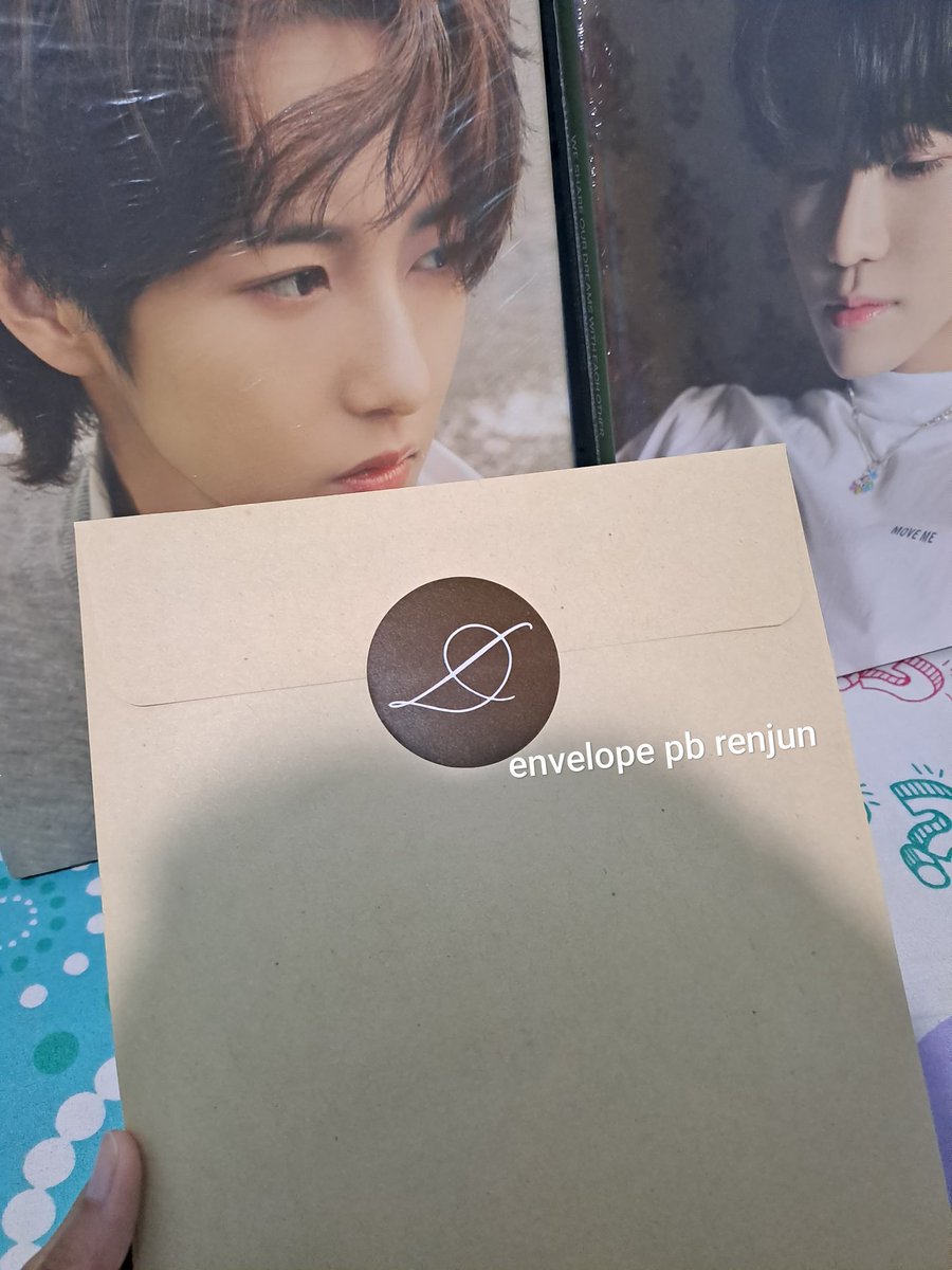 dayisyfluffy's tweet photo. wts photobook endless dream

avail :
✨ pb jaemin (sealed)
✨ pb renjun (unsealed), evelope masih sealed + pola &amp; pc endless dream behind

💸 800k (exc fee pack)
— splitpay admin aku yang tanggung

📍 Jakarta
dm for claim 💌 https://t.co/gSpx032WLk