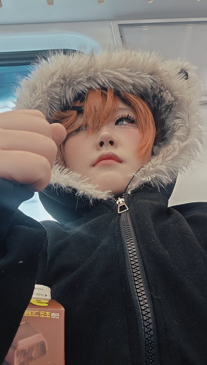 몹시 수상한 사람....
오늘 촬영 4시인데 이름공쥬보러 뛰어감333