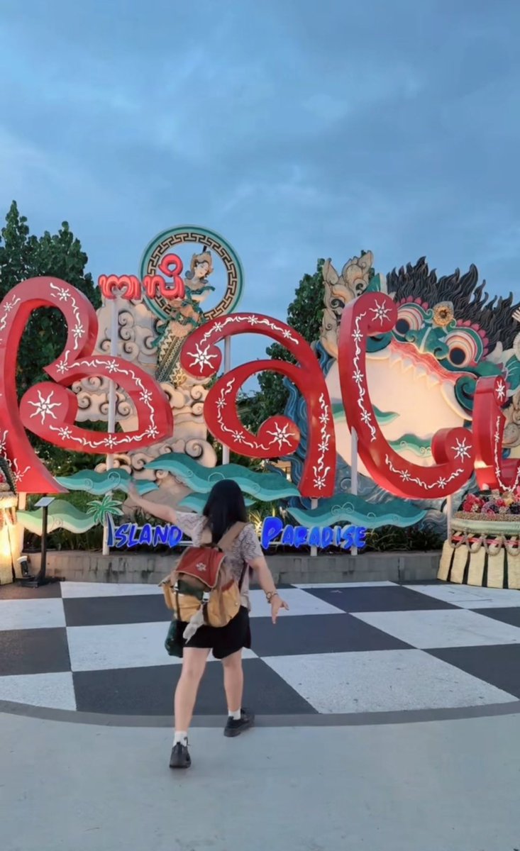 momo | solo traveling tweet media