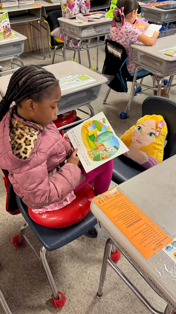 BradburyHeights's tweet image. 📚Read Across America Week, as an NEA initiative, to inspire a lifelong love of reading, build literacy skills. 🗓️Thurs March 5:🛌Tucked in Thurs:~Snuggle up with a good book wear pajamas.

#bradburyheights #BHES #BHESPTOSQUAD #BHESEagles