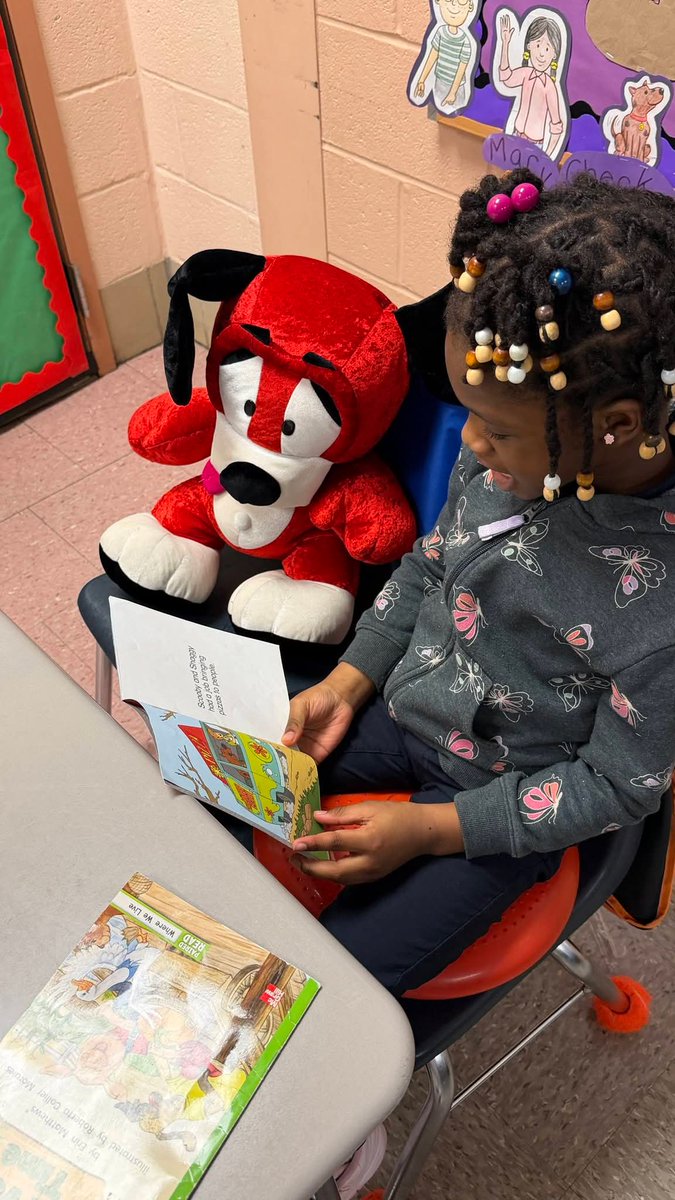 BradburyHeights's tweet image. 📚Read Across America Week, as an NEA initiative, to inspire a lifelong love of reading, build literacy skills. 🗓️Thurs March 5:🛌Tucked in Thurs:~Snuggle up with a good book wear pajamas.

#bradburyheights #BHES #BHESPTOSQUAD #BHESEagles
