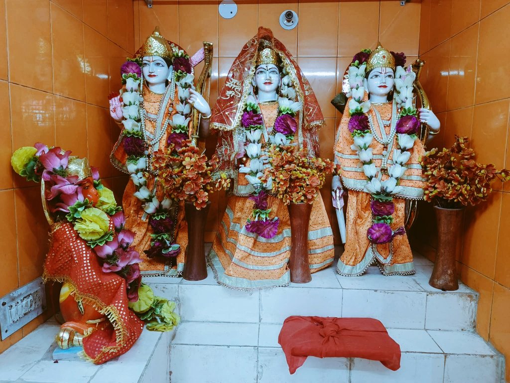 पनिघट  परम  मनोहर  नाना।
तहाँ न पुरुष करहिं अस्नाना।।
जय सियाराम, जय श्री सीताराम