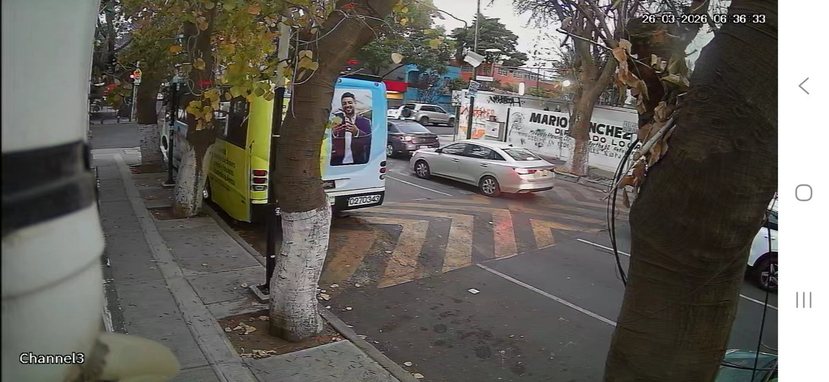 EspantitoMoon's tweet photo. Ste kmión de la R- 27 llva días stacionándos n la esqina d Miguel Ángl (Col. Moderna, BJ), lo q dificulta el paso peatonal y se adueño d la klle. No es oksional, es constante representa un riesgo para peatones y tránsito. @BJAlcaldia @SSC_CDMX @Semovi_CDMX tomen cartas n l asunto https://t.co/PZTfW6QzNm
