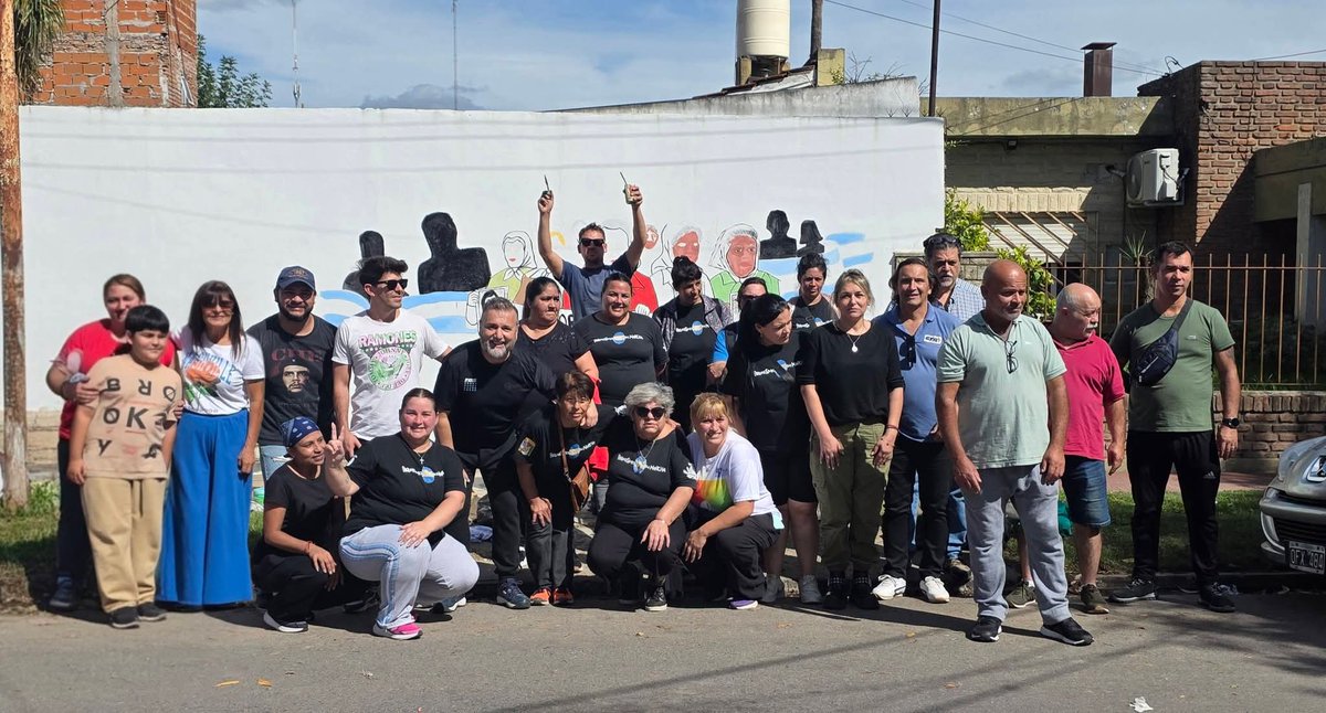 fabianpitro's tweet photo. En el año del cincuentenario del golpe, con un mural en la vía pública, realizanos un homenaje a las Madres de Plaza de Mayo desarrollando la creación de arte conmemorativo.
#SubsecretaríaDeDerechosHumanos 
#MunicipalidadDePilar 
#IntendenteAchaval https://t.co/EBAN80sSER