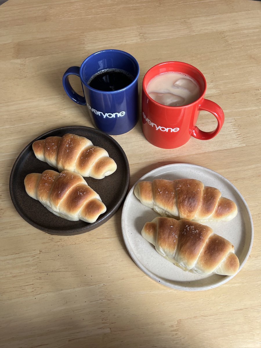 m28_ia's tweet photo. 夫がコーヒー淹れてくれたので久しぶりにパン焼いた🥐 https://t.co/CR7JlEL9eT
