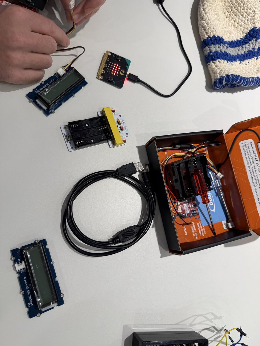 CoderDojo 名護 / CoderDojo 恩納@OIST tweet media