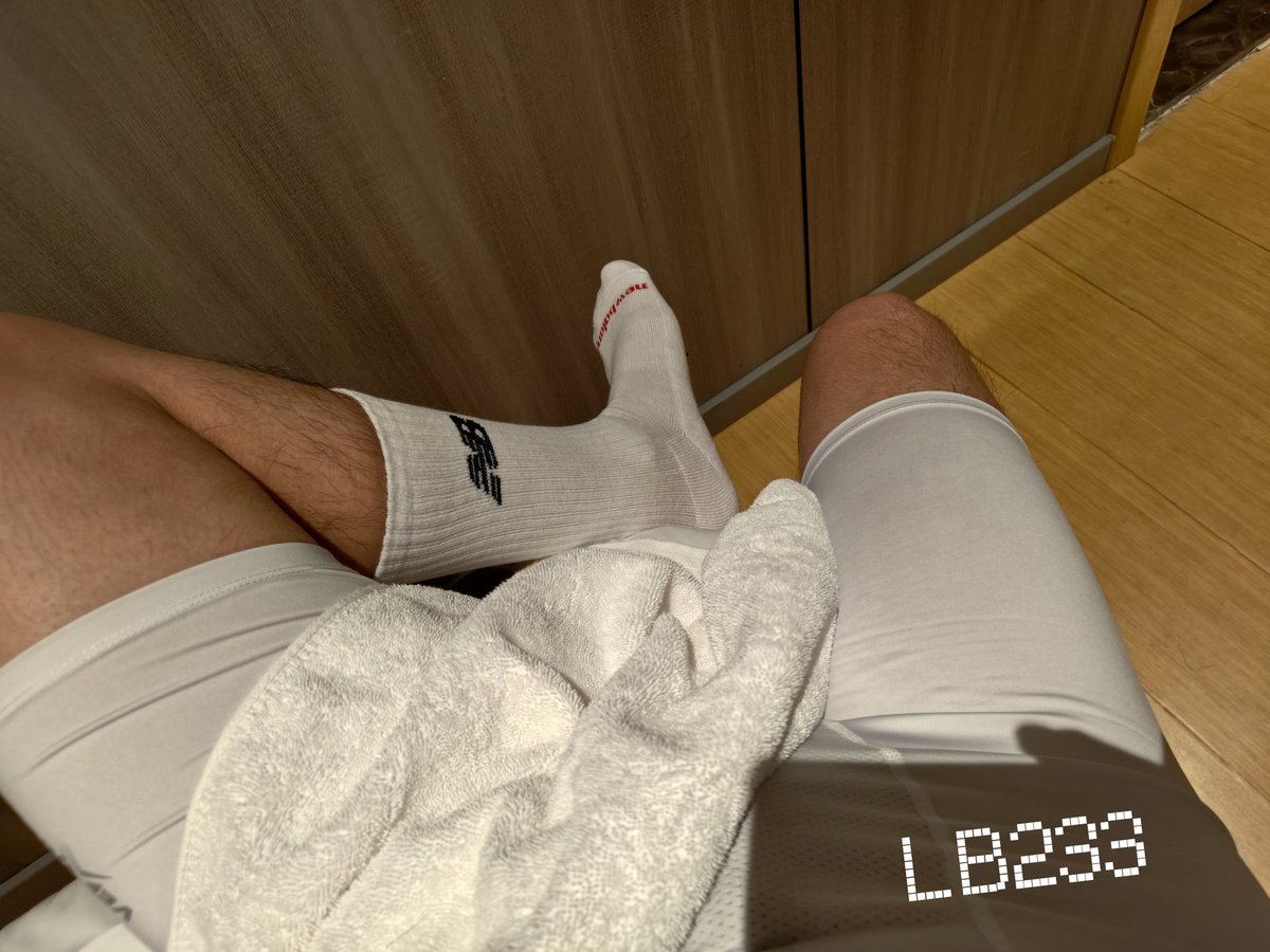 lbi1448293's tweet photo. 在分享一下白色高弹照片，宝宝们有喜欢高弹的也可以发给我看看哈哈 #1m #男大 https://t.co/dmQuGhAaxW