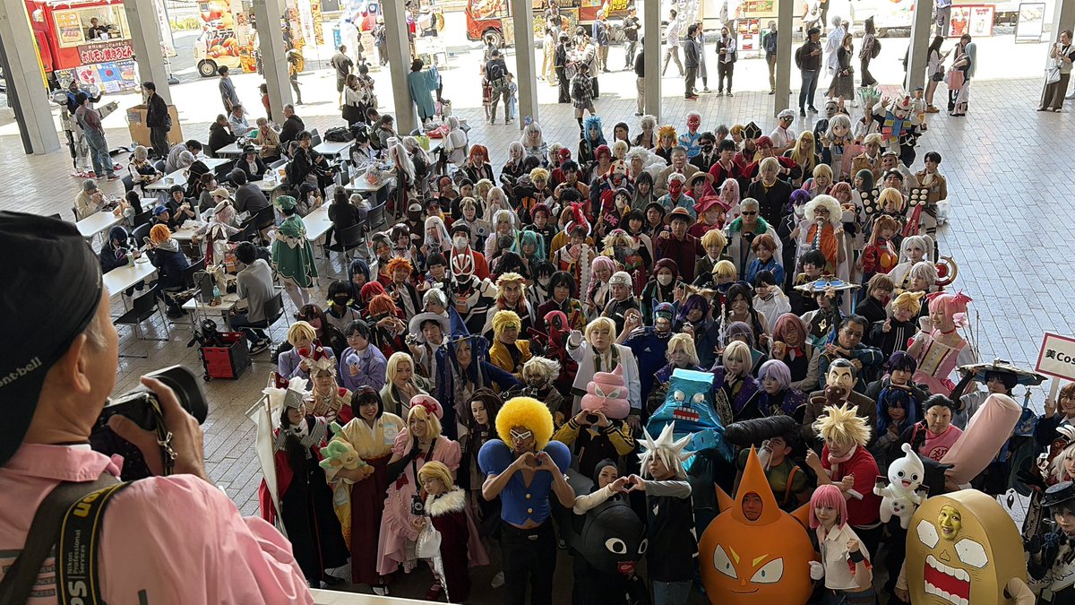 machiotablog's tweet photo. まもなくパレードが始まります！
集合写真です。

あれ！
私おらん！
#姫CON https://t.co/yKyIZSlCgL