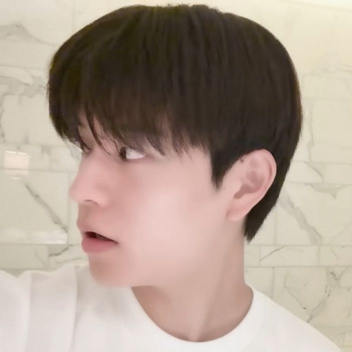 #승밍
연상이 단단히 삐진 연하를 풀어주는 과정

-아아아 왜 똑같은 신발 신고 왔냐고 커플 티 나게💢 창피하다고.
-...... (마상)