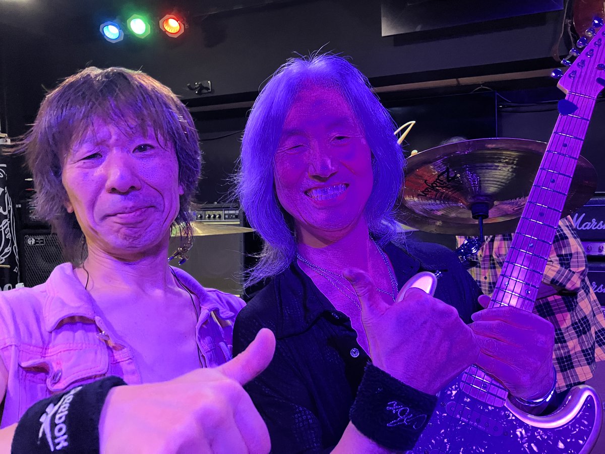 eitaro_movie's tweet image. #シュール の話②テクにも圧倒されましたが出演のROLLING HOTELもAZもみなさん輝くような表情で燃焼している姿が何より素晴らしく感動しました！好きなことやっている時の人間はいい顔しています！もう一つ驚いた事にこの会場に ＃どうしようもない10人 の ＃北川博康 監督がこのXでの情報を見て来場…