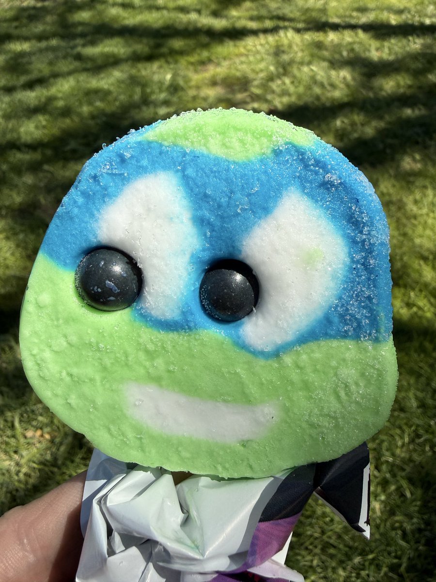 AziraVT's tweet photo. I got one of those ice creams with the gumball eyes. I don’t remember them looking like this 🤣 https://t.co/cLhWXrtQgq