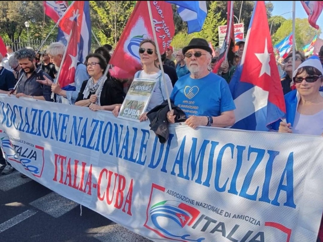 Agradecemos las manifestaciones de solidaridad con #Cuba que se han producido hoy sábado en varias capitales y ciudades  europeas.  Una muestra del apoyo y el acompañamiento a nuestro pueblo en su lucha contra el bloqueo. #CubaNoEstáSola