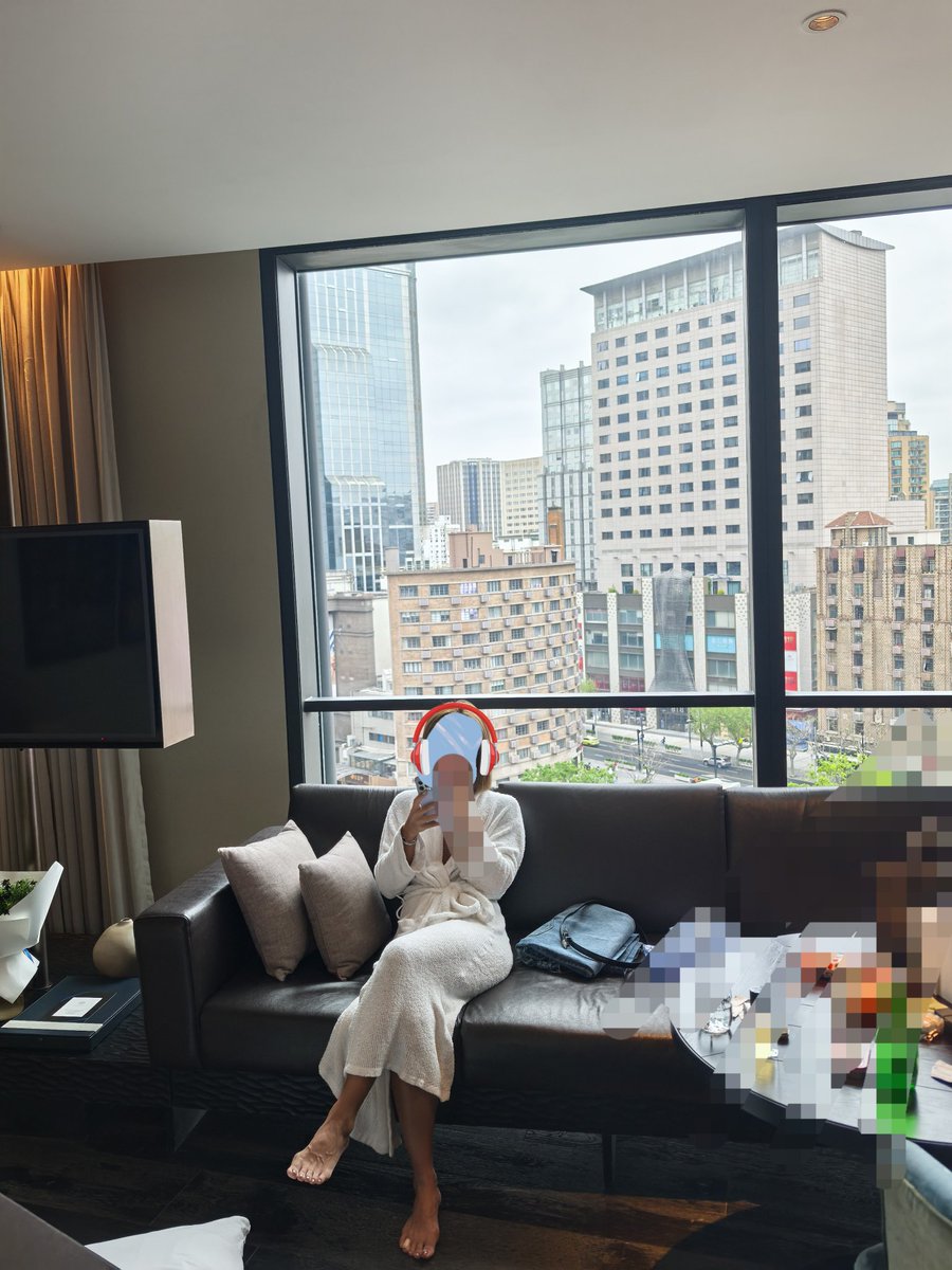 Skydiving tweet media