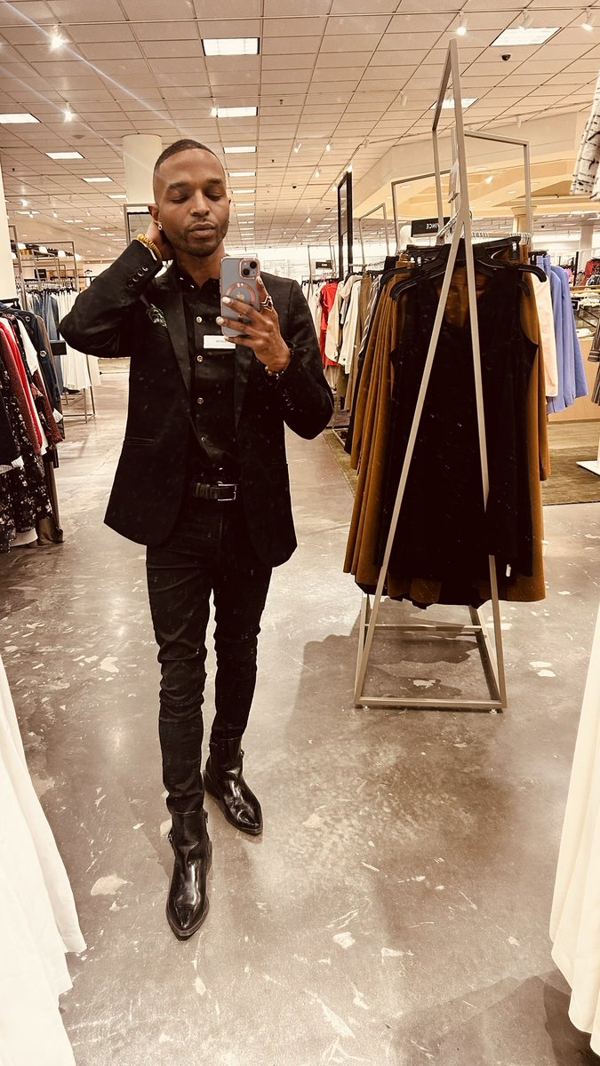 NIKONtheSTYLIST's tweet photo. I was born a Pisces ♓️ 
Now I’m just a dollar sign 🤑 
@dreamdoll taught me 😜
#hitormiss #pisces #dreamdoll #clockit #fyp https://t.co/1fNLnuM5z7